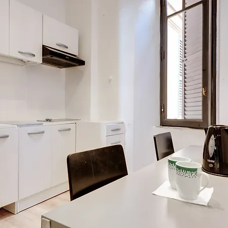 Ad Hoc بيت ضيافة روما