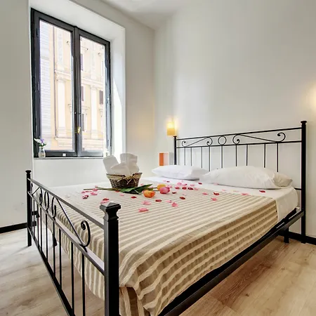 Ad Hoc 3* Rome